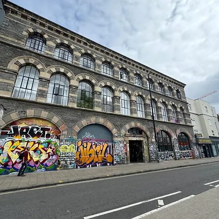 Stokes Croft - Whole - Centre - Serviced Bs1