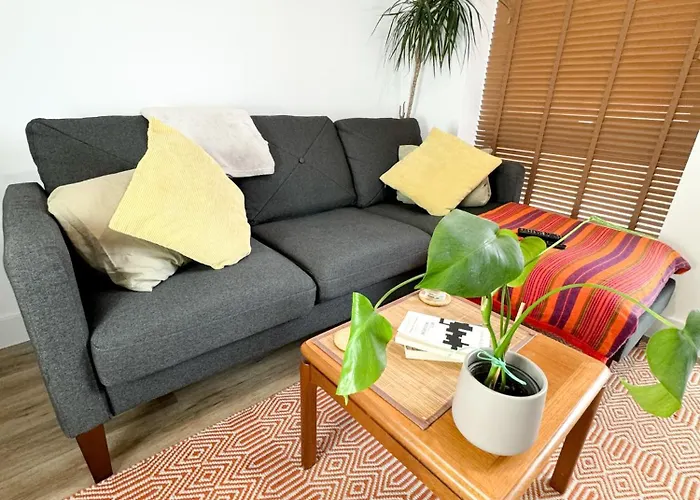 Stokes Croft - Whole - Centre - Serviced Bs1 *