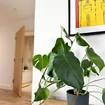 Stokes Croft - Whole - Centre - Serviced Bs1 *