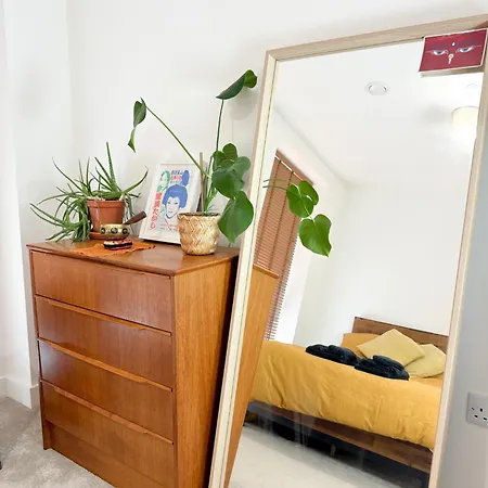 Stokes Croft - Whole - Centre - Serviced Bs1 *