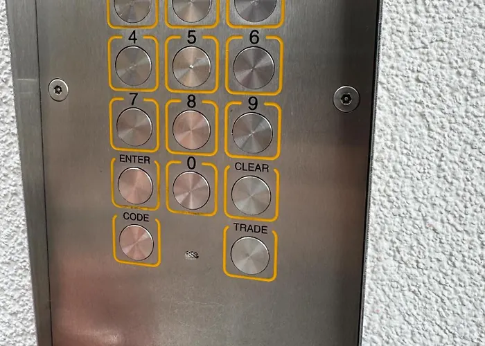 Stokes Croft - Whole - Centre - Serviced Bs1 *