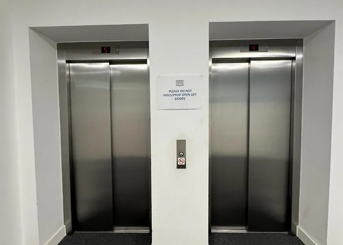 Daire Stokes Croft - Whole - Centre - Serviced Bs1 *