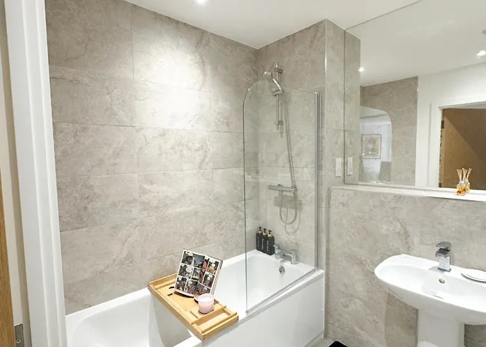 Stokes Croft - Whole - Centre - Serviced Bs1 Bristol