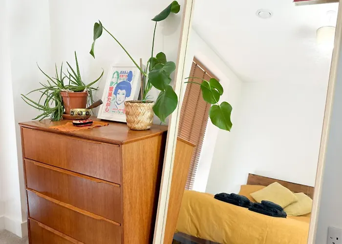 Stokes Croft - Whole - Centre - Serviced Bs1 *