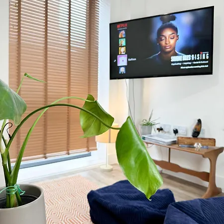 Stokes Croft - Whole - Centre - Serviced Bs1